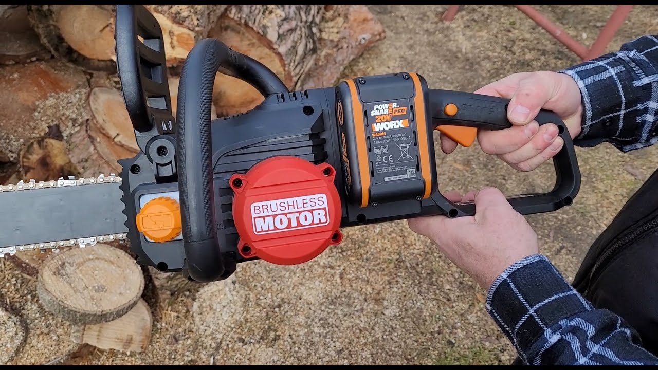 Пила Worx WG385E Nitro — самая мощная из пил бренда Worx — по мощности сопоставима с солидными бр...