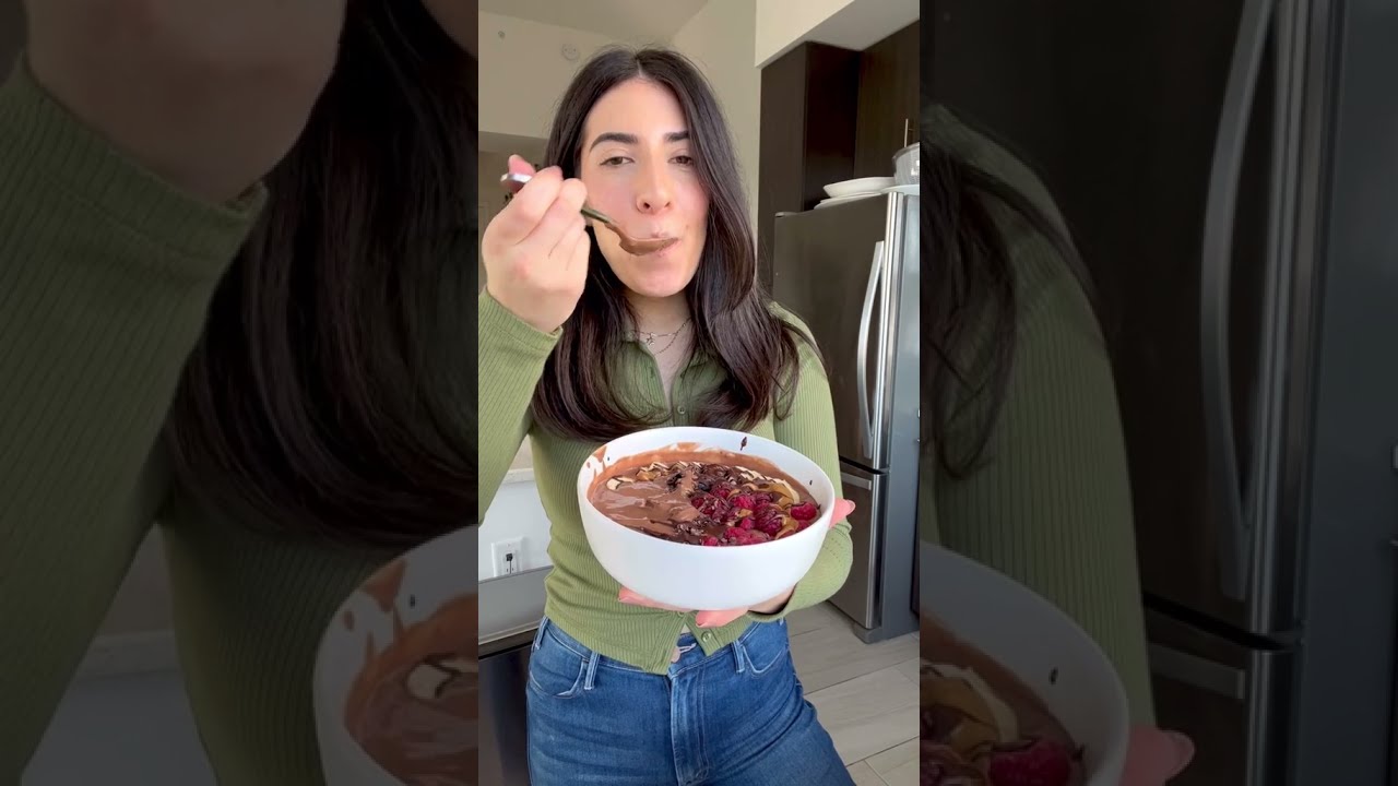 Vegan Chocolate Smoothie Bowl 🥣 ❤️ 🍫