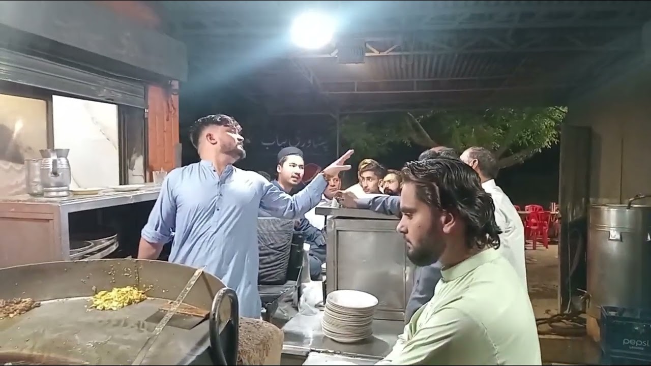 Eid Nights In Jhelum Pakistan || Walking With Friends In Streets Of Jehlum