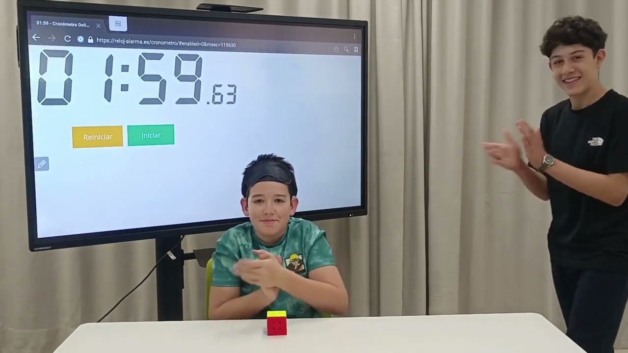 TEAMBLIND  - Resolver un cubo de RUBIK con los ojos vendados por parejas