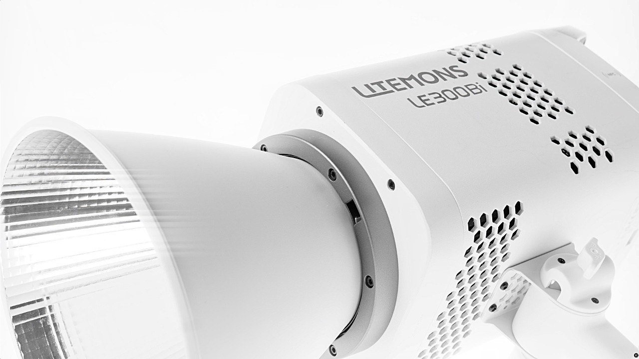 Большой свет, маленькая цена — обзор Godox Litemons LE300Bi