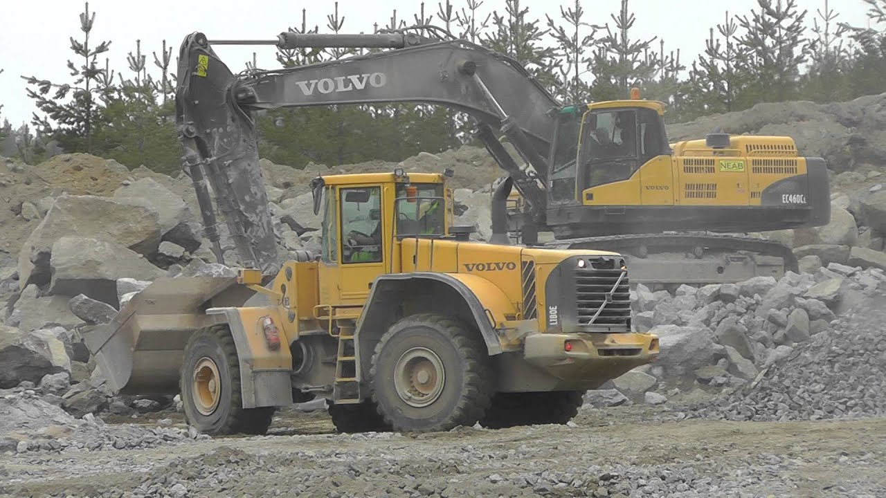 Volvo L180E And A Volvo Ec460cl At Work In The Quarry 1/2