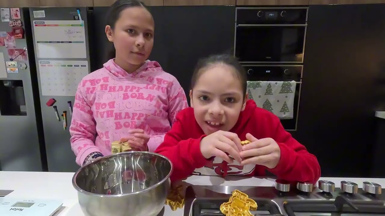 Horneando galletas de Bluey con los carmonitas!