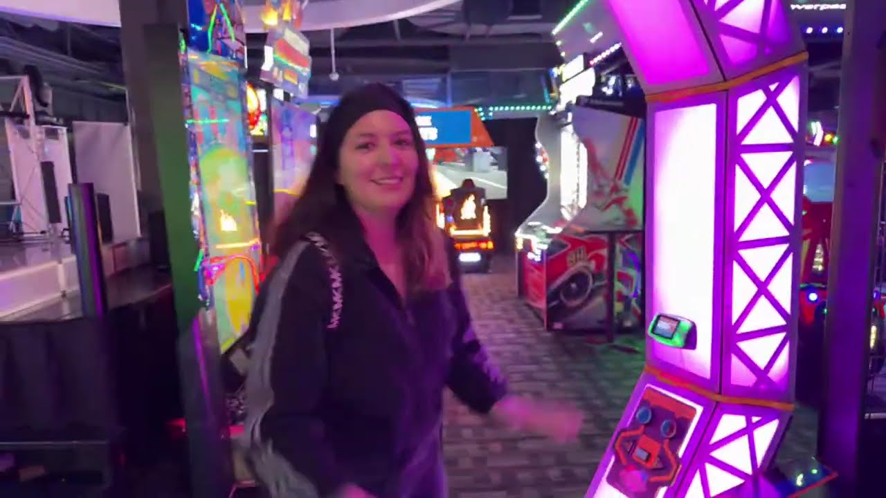 Hollywood Walks: I Met a Streamer Outside Dave & Buster’s…Then I WON the Challenge 😭🏆
