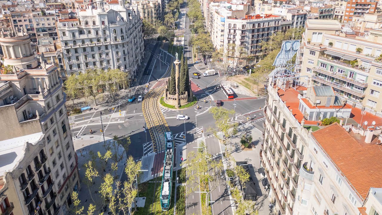 Sobrevola l’avinguda Diagonal, de Glòries a Verdaguer