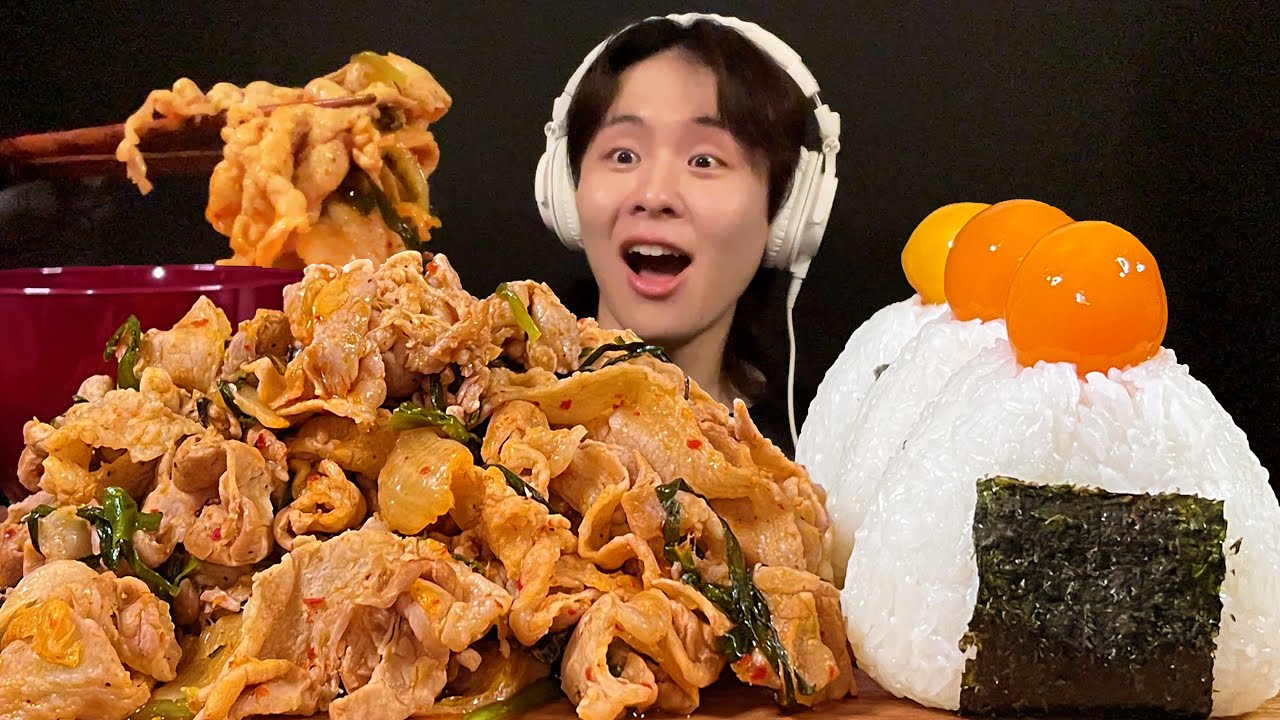 ASMR 豚ニラキムチ炒め&卵黄おにぎり大食い‼️〜皆さんに報告があります〜【咀嚼音】