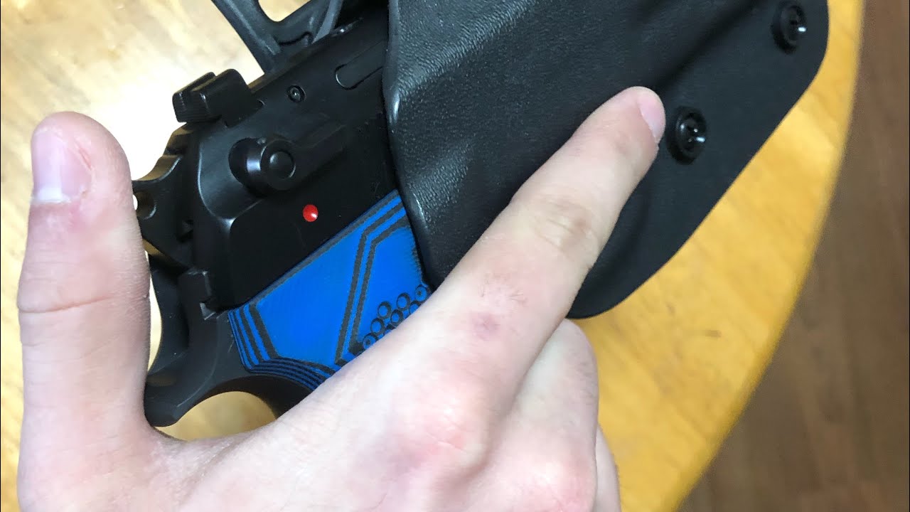 How to properly holster a hammer fired pistol