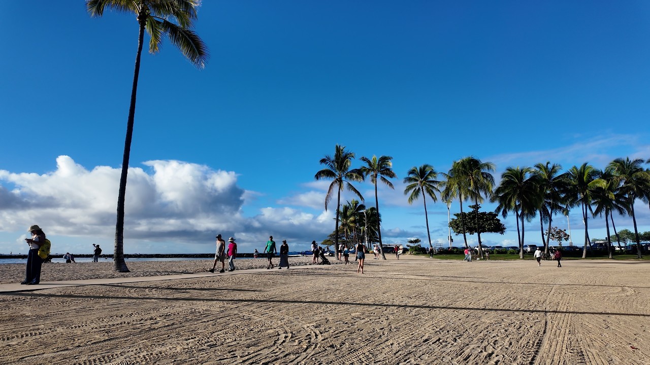 🇺🇸A Calm Walk in Hawaii | Beach & City AtmosphereTimeline 1