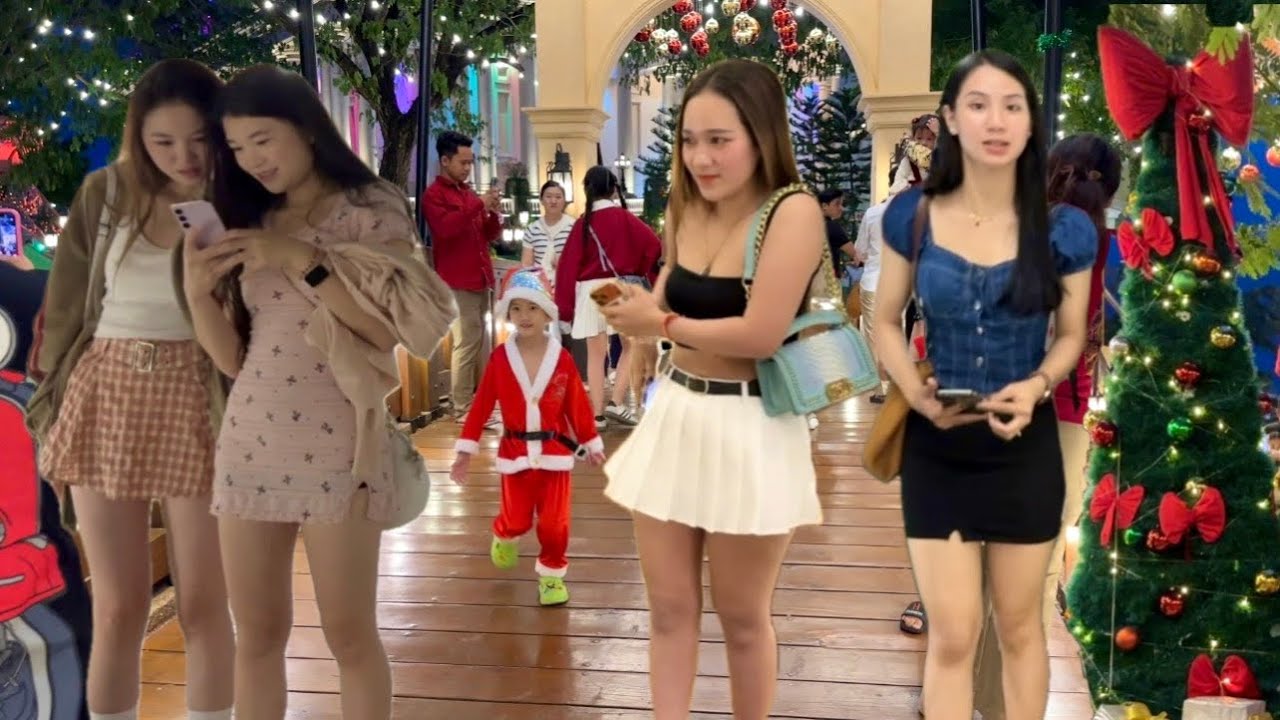 Happy Merry Christmas 2025! CAMBODIAN Street Food - Walking Tour in PH Euro Park, Phnom Penh City
