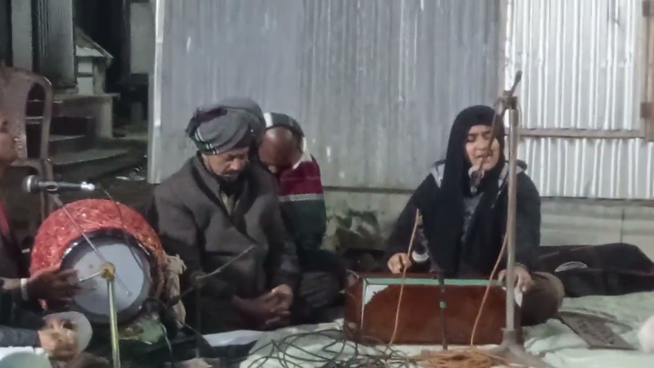 Khachar vitor achinpakhi komne ase jay.|Tora|