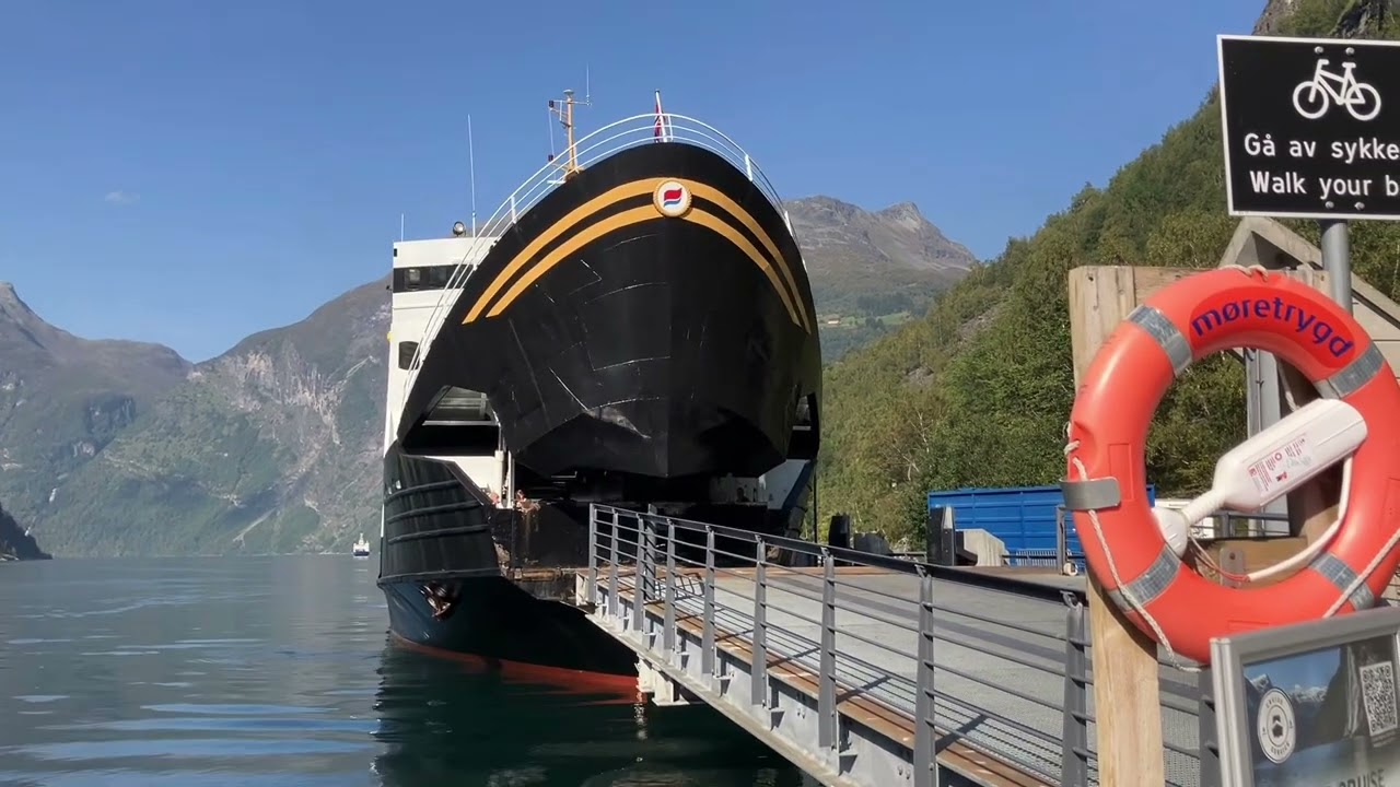 M/F Veøy Ankomst Geiranger