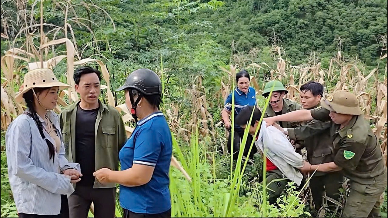 Finally, Bao and the police caught Hung deep in the forest.