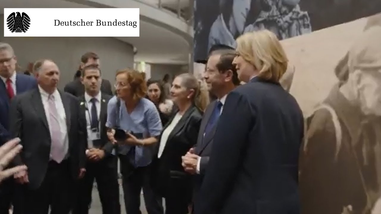 Bärbel Bas eröffnet Aus­stellung zu 70 Jahre Luxemburger Abkommen