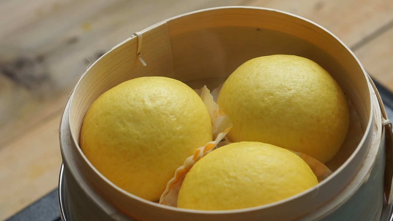 How to make Salted Egg Yolk Custard Steam Bun!!! (Liu Sha Bao)  如何制作黄金流沙包！！！