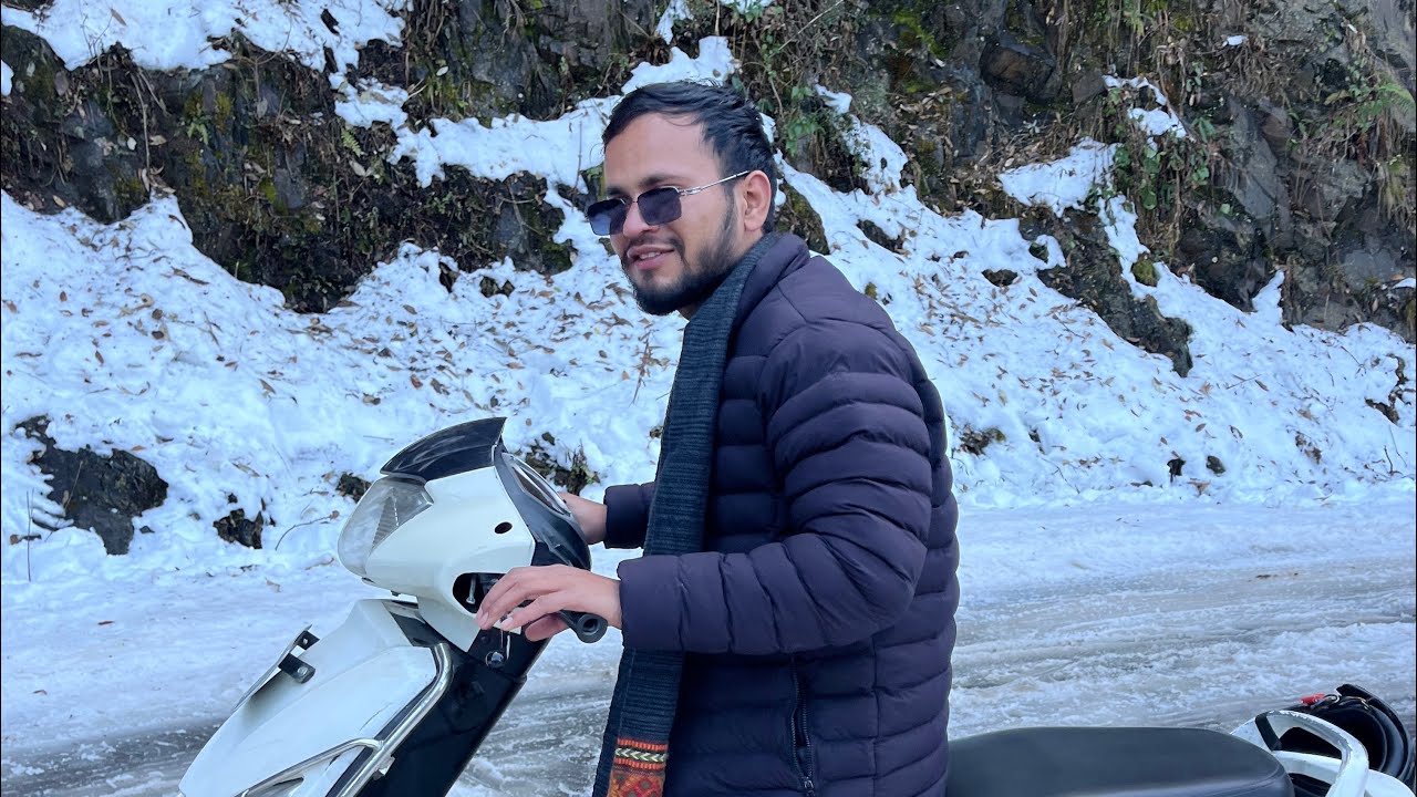Snow mein scooty kyun slip ho rahi h 😅