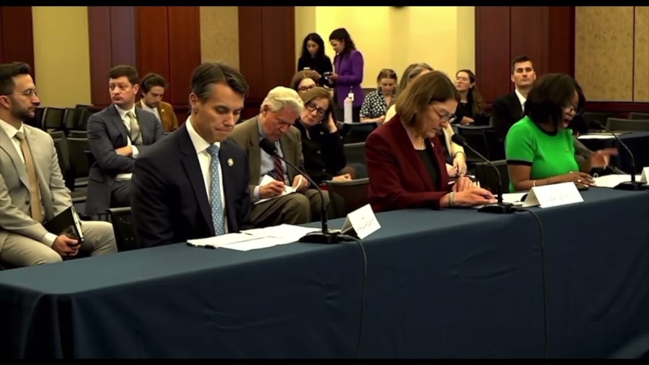 Rep. Crockett: “When Even Marjorie Taylor Greene Stops Trusting Republicans, You Know It’s Bad.”