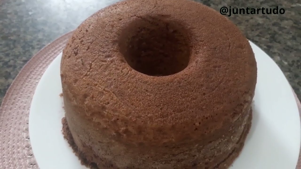 Bolo de chocolate simples e fofinho