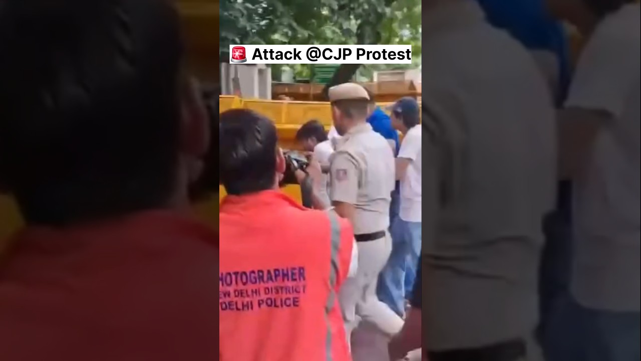 🔴CJP Volunteer😢ATTACKED for distributing Chhatrapati Shivaji Maharaj and Bhagat Singh books #shorts