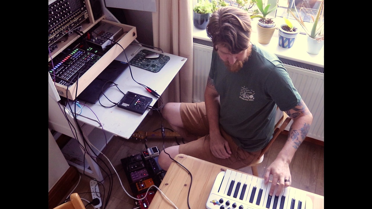 Creating a hypnotic Shoegaze Trip Hop song with the Polyend Tracker Mini.