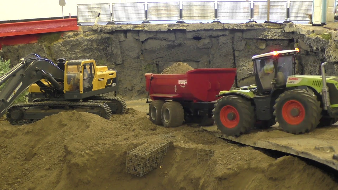 MFZ Blocher Xerion 5000 All Trac mit Krampe Kipper