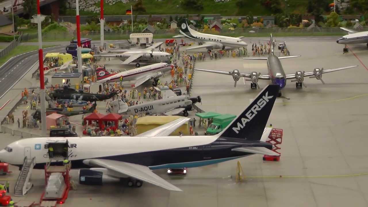A long video of the biggest HO scale airport of the world , Hamburg, 14 jan 14