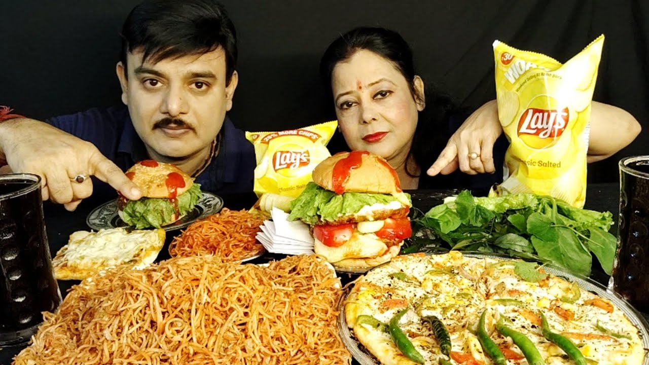 SPICY🔥BURGER CHALLENGE|BIG vs SMALL FOOD DOMINO'S PIZZA SCHEZWAN NOODLES CHILLI LAYS CHALLENGE|#food