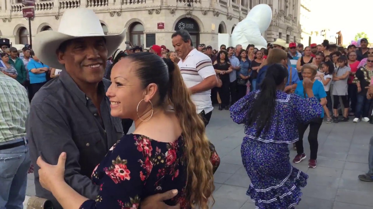 Más de un millón de reproducciónes!!! Baile con @musicalmilagroofficial ♥️🎹🎵💃🎶