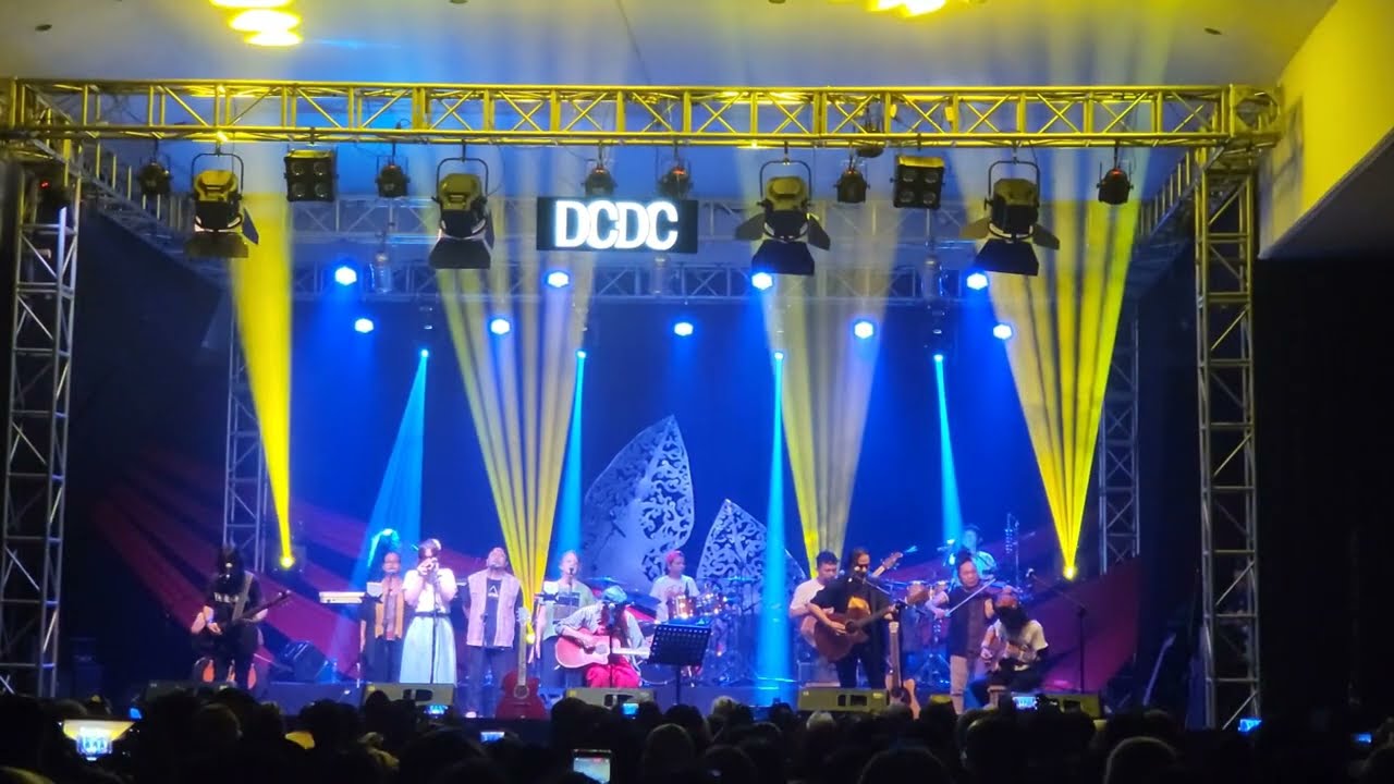 Sawung Jabo & Sirkus Barock feat Sarah Saputri - Mengejar Bayangan Menangkap Angin
