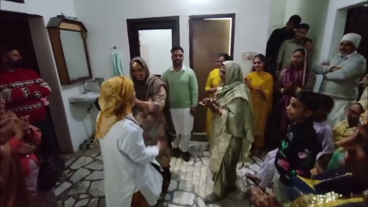 ਕੁੜਤਾ ਪਾਟ ਗਿਆ ਗੁੱਸੇ ਵਿੱਚ ਮੇਰਾ ਨੀ (ਤਮਾਸ਼ਾ)👌😂🌿🌺🪴🌸#punjabivirsa #punjabibolyian #punjabilokgeet 