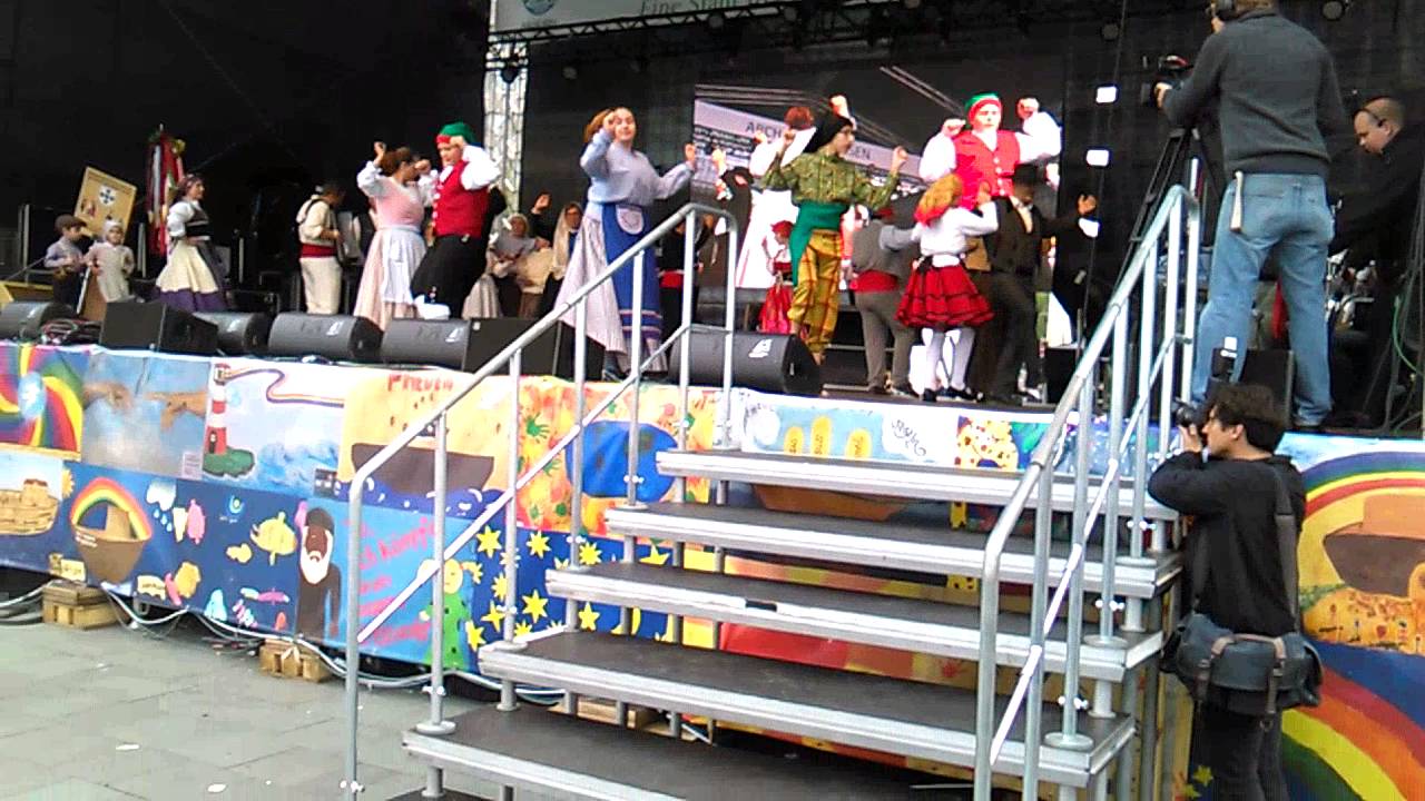 * FOLKLORE - GRUPPE --