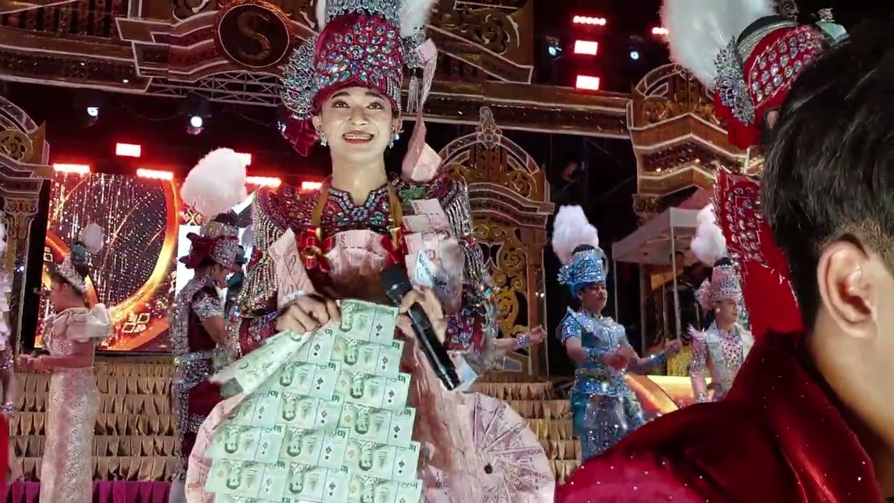 เต้ยส่งลากับพระเอก ไดมอนด์ ฤทธิไกร หล่อม๊ากมาก หมอลำเสียงอิสาน ที่ข้างขนส่งหมอชิต2