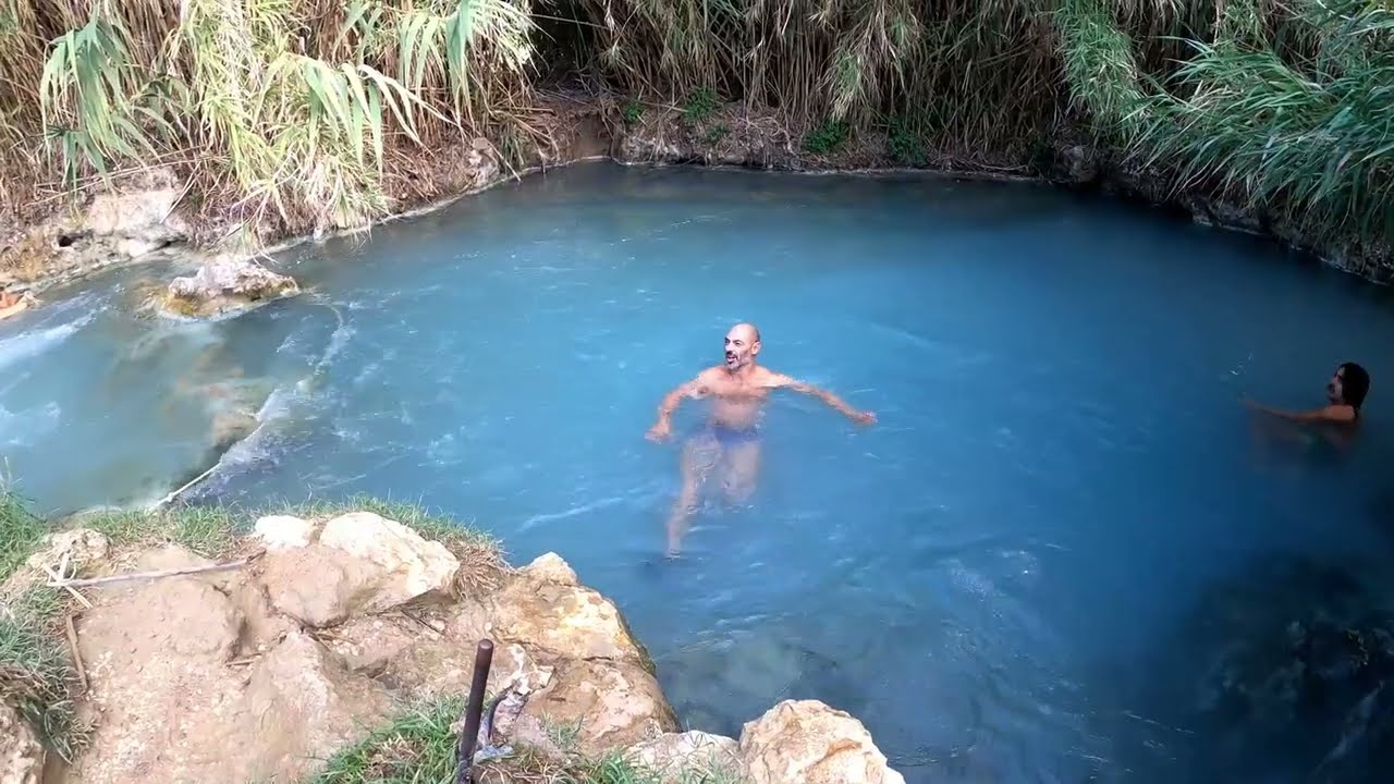 Cascate del Mulino di Saturnia , area sosta camper
