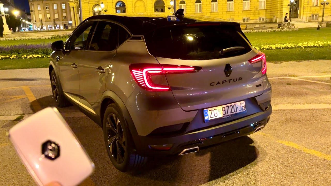 RENAULT CAPTUR 2023 at night - COOL AMBIENT lights & DIGITAL cockpit