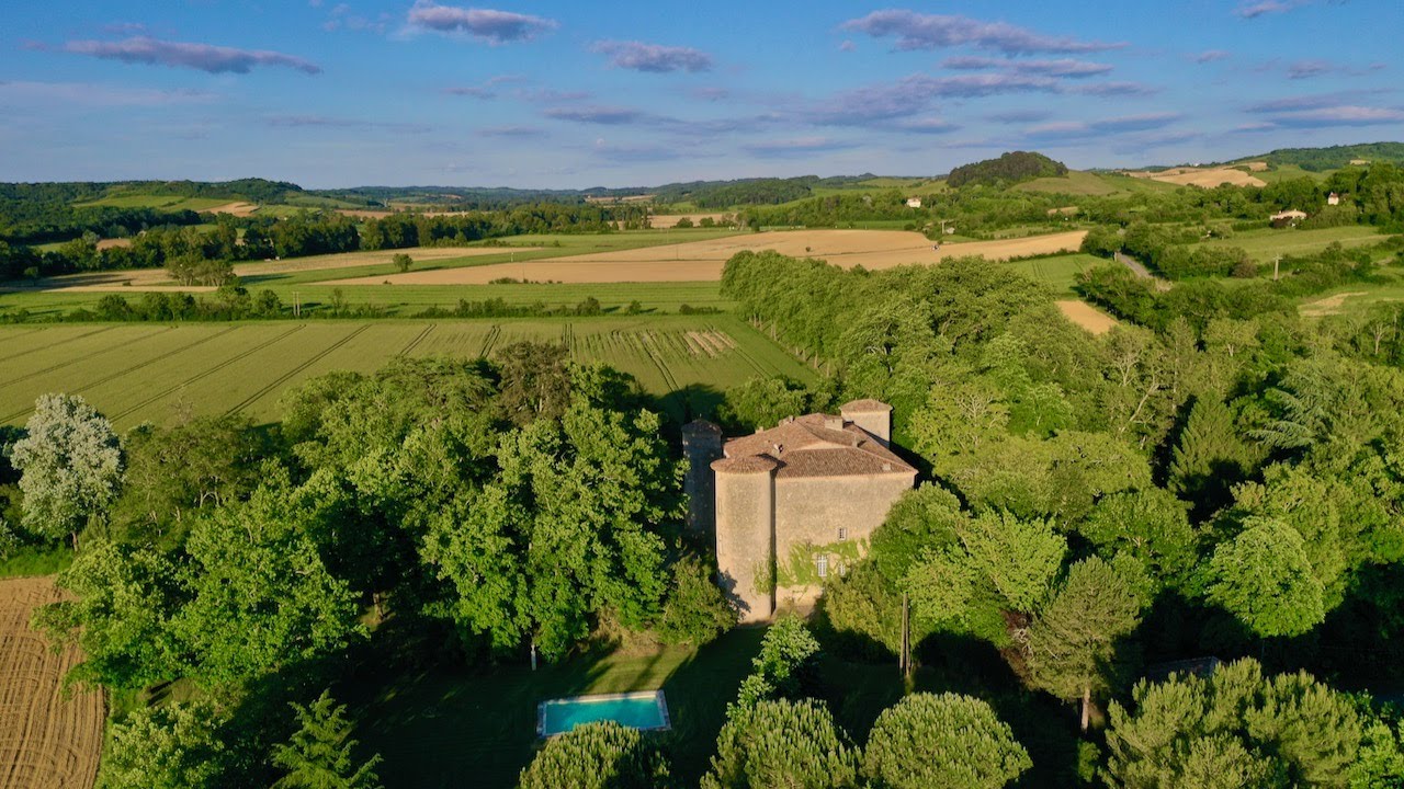 CHÂTEAU DU XIIIÈME SIÈCLE CHÂTEAU DANS L’AUDE VERTE.