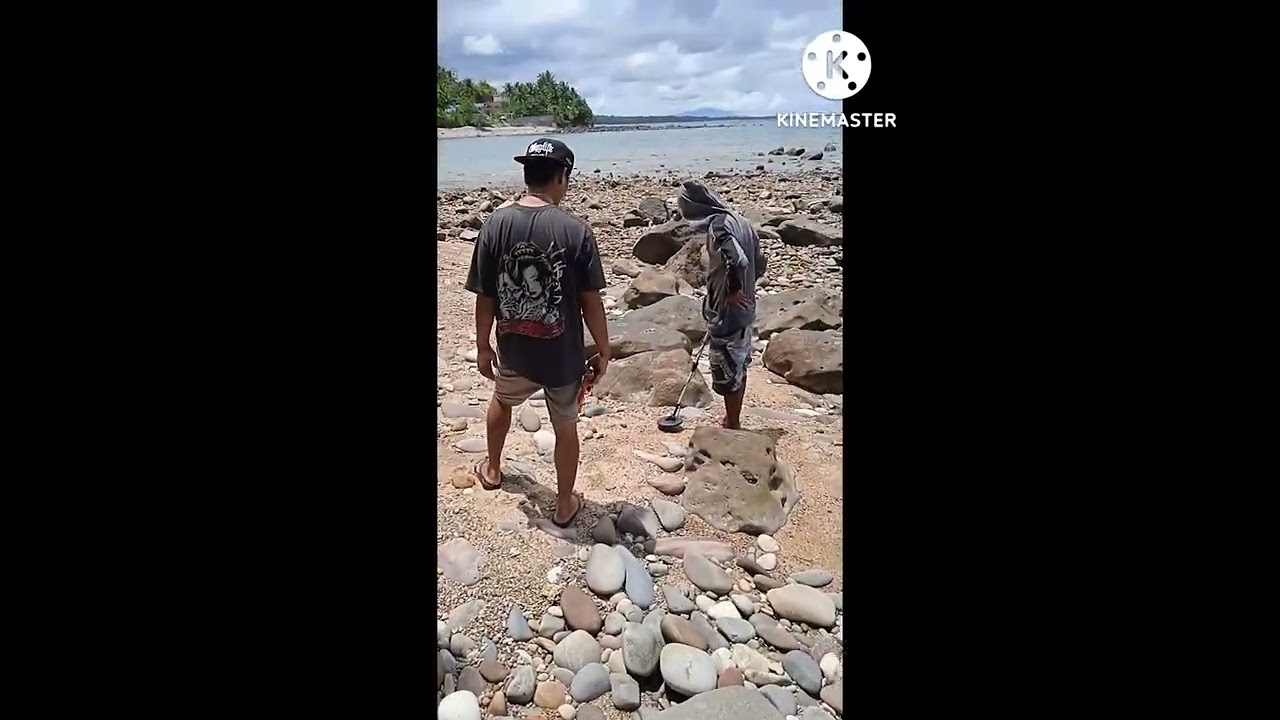 METAL DETECTING IN THE BEACH SOMEWHERE IN PHILIPPINES, LOOK WHAT I FOUND? #metaldetecting
