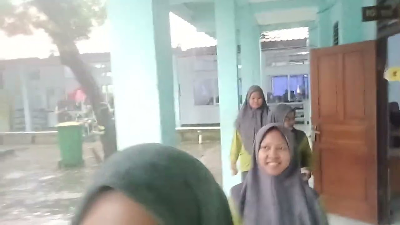 Menerjang hujan ges 