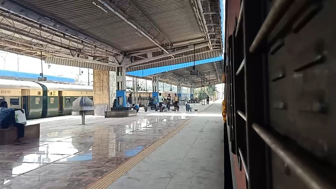 Coromandel Express | Skipping Nidadavolu Junction railway station | Indian Railways 