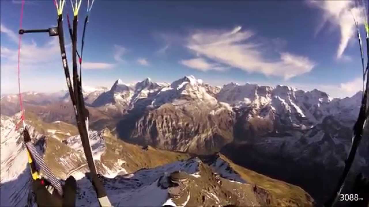 Panorama flight with Paraglider from Schilthorn