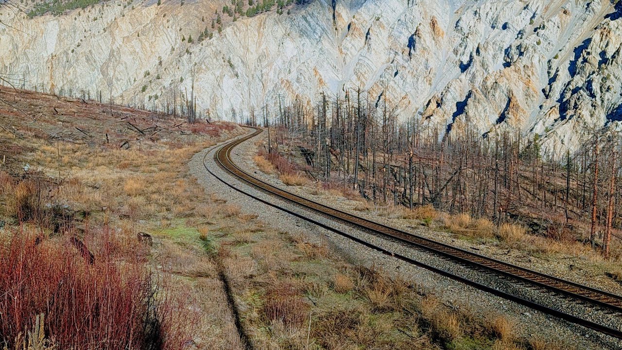 TRAINS LIVE IN THE THOMPSON CANYON