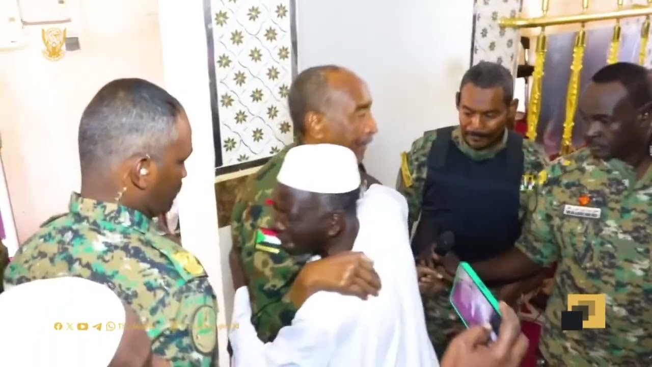 سيد رئيس بمجلس سعادة قائد العام القوات المسلحة بعض صلاة يسلم مواطنين #السعوديه 