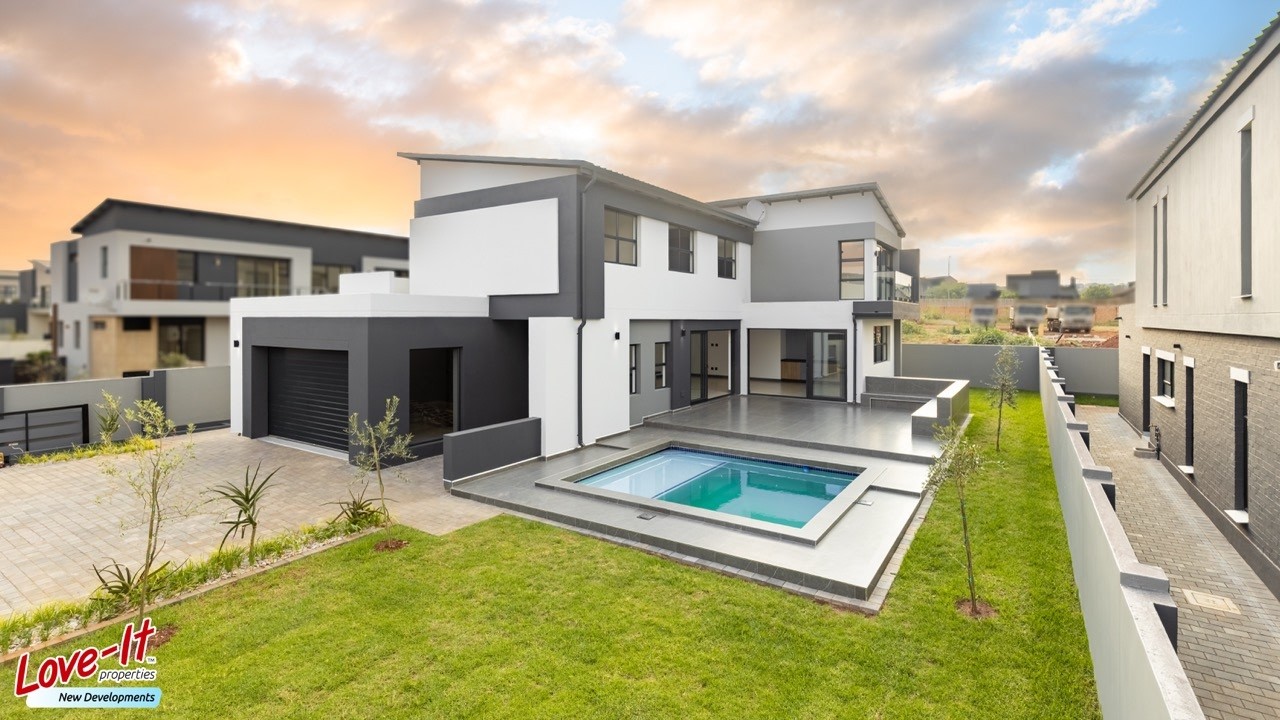 Spacious Family Home with Pool, PJ Lounge & Study Nook