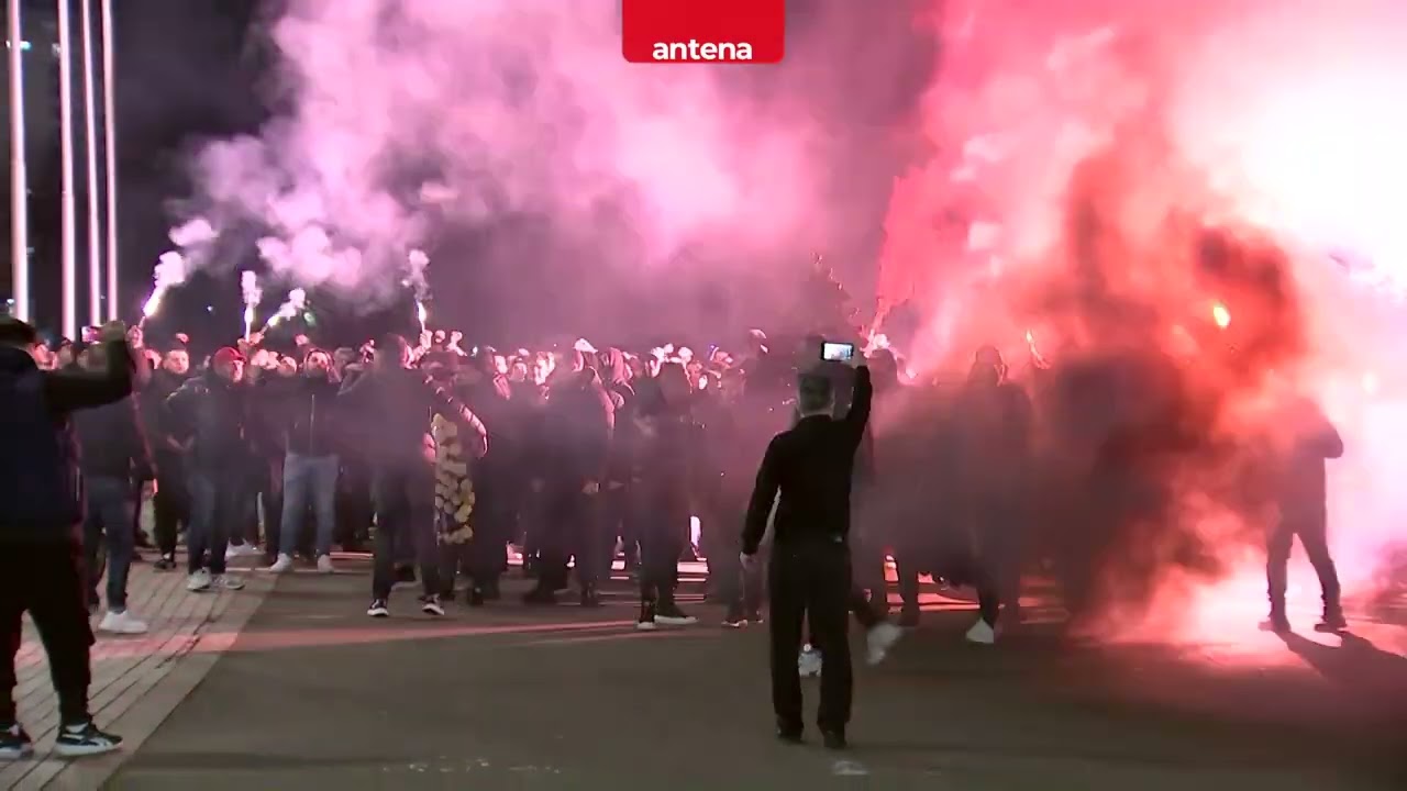 Fanii FCSB-ului din Peluza Nord i-a adus un ultim omagiu lui Helmut Duckadam, la Arena Națională