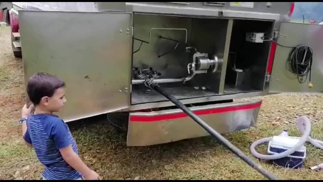 “Lactoducto” para salvar leche represada en Cedeño - Teleantioquia Noticias