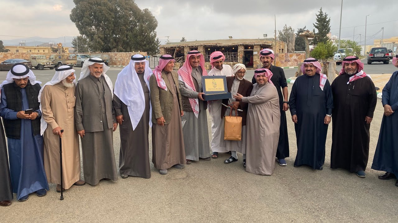 زيارة وتكريم مؤسسة قدوات عطاء ووفاء للوطن لفايز الشهري ( دحدوح ) بمنزله في تنومه بمحافظة النماص 👍🏻