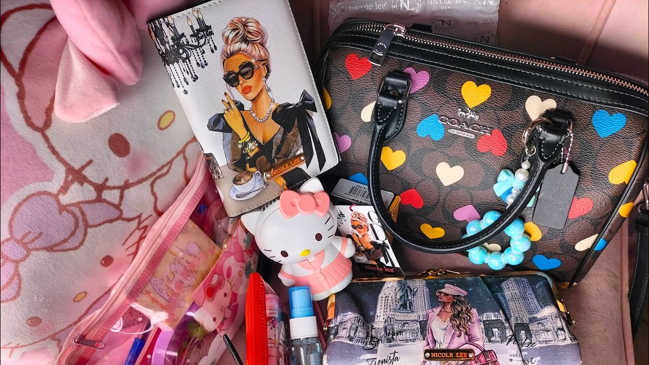 Que llevó en mi bolsa 👜 2024 Amo las bolsas 🩷 #bolsasdemano #maquillaje