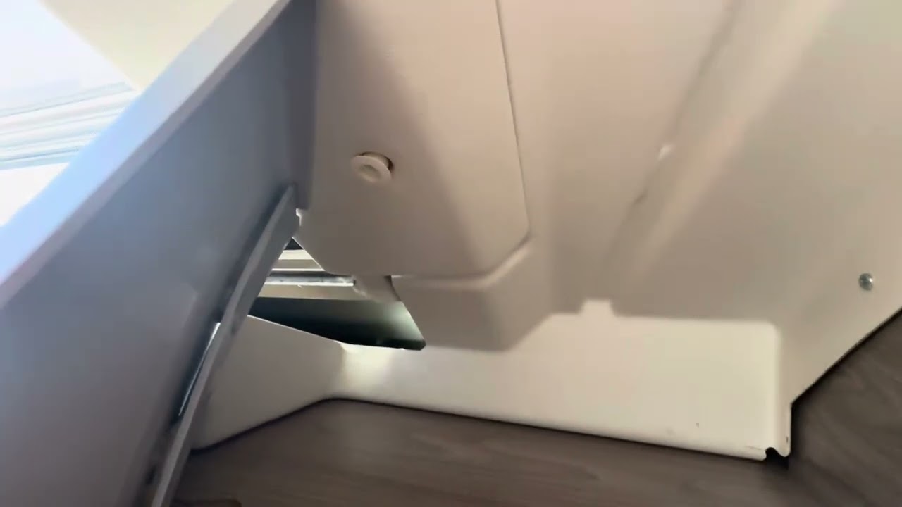 Swift Kon-Tiki 784 SkyView Window Vibrations