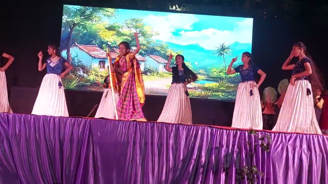GIRLS DANCE 