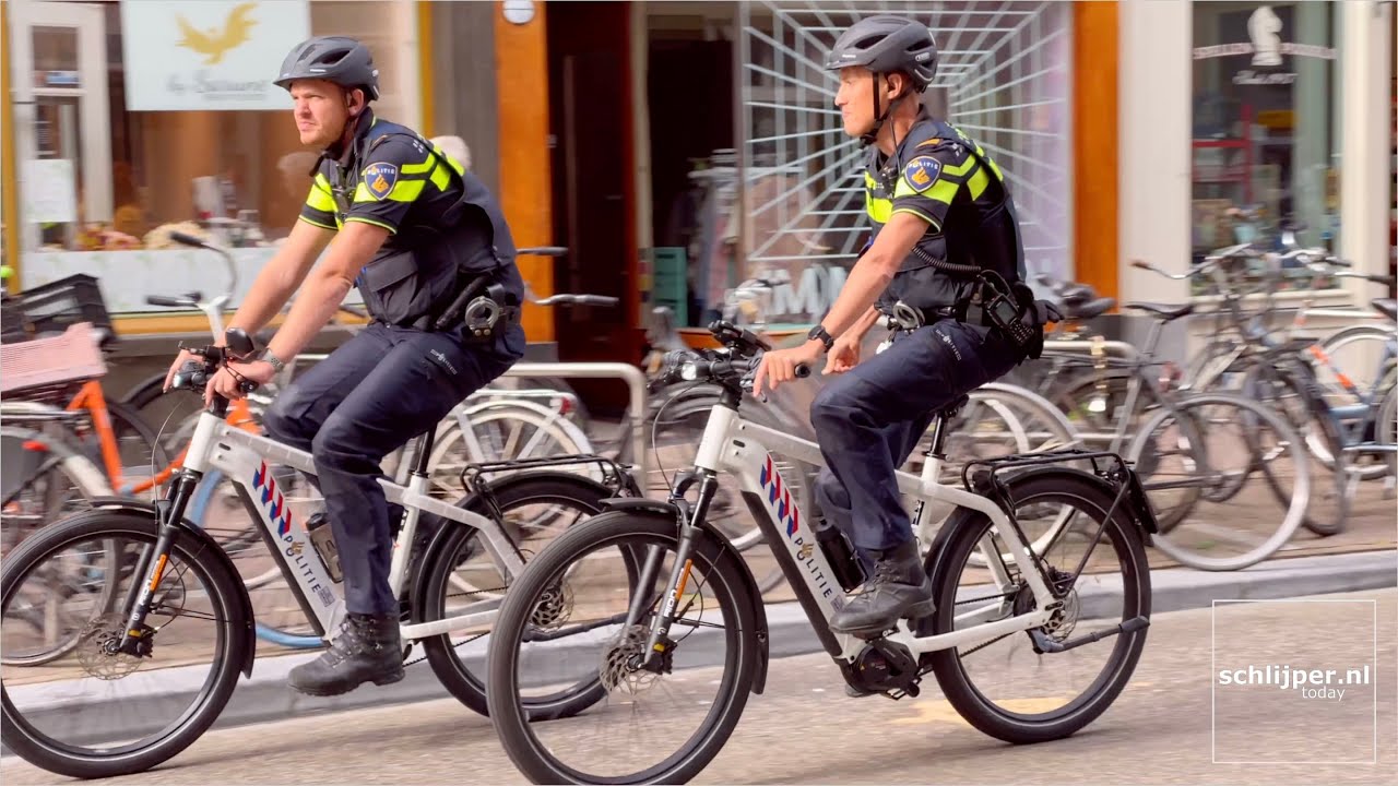 Dutch police officers on speed pedelecs - September 10, 2021 10:42