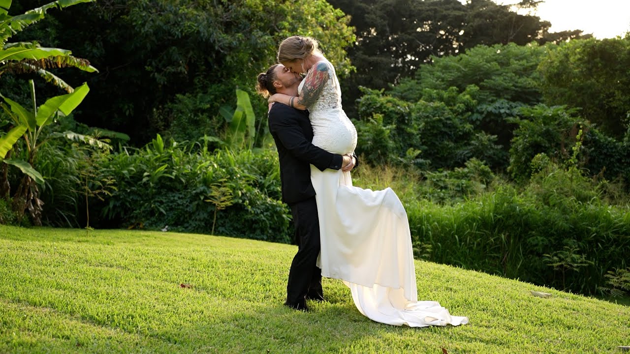 Tying the Knot at Nutridge Estate in Hawaii!