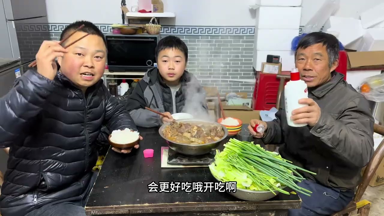 3斤猪肉扇子骨炖莲藕，爸爸小酒一喝，爷孙三吃的喷香喷香 #乡村美食 #农村美食记录生活 #新农人计划 #农村生活